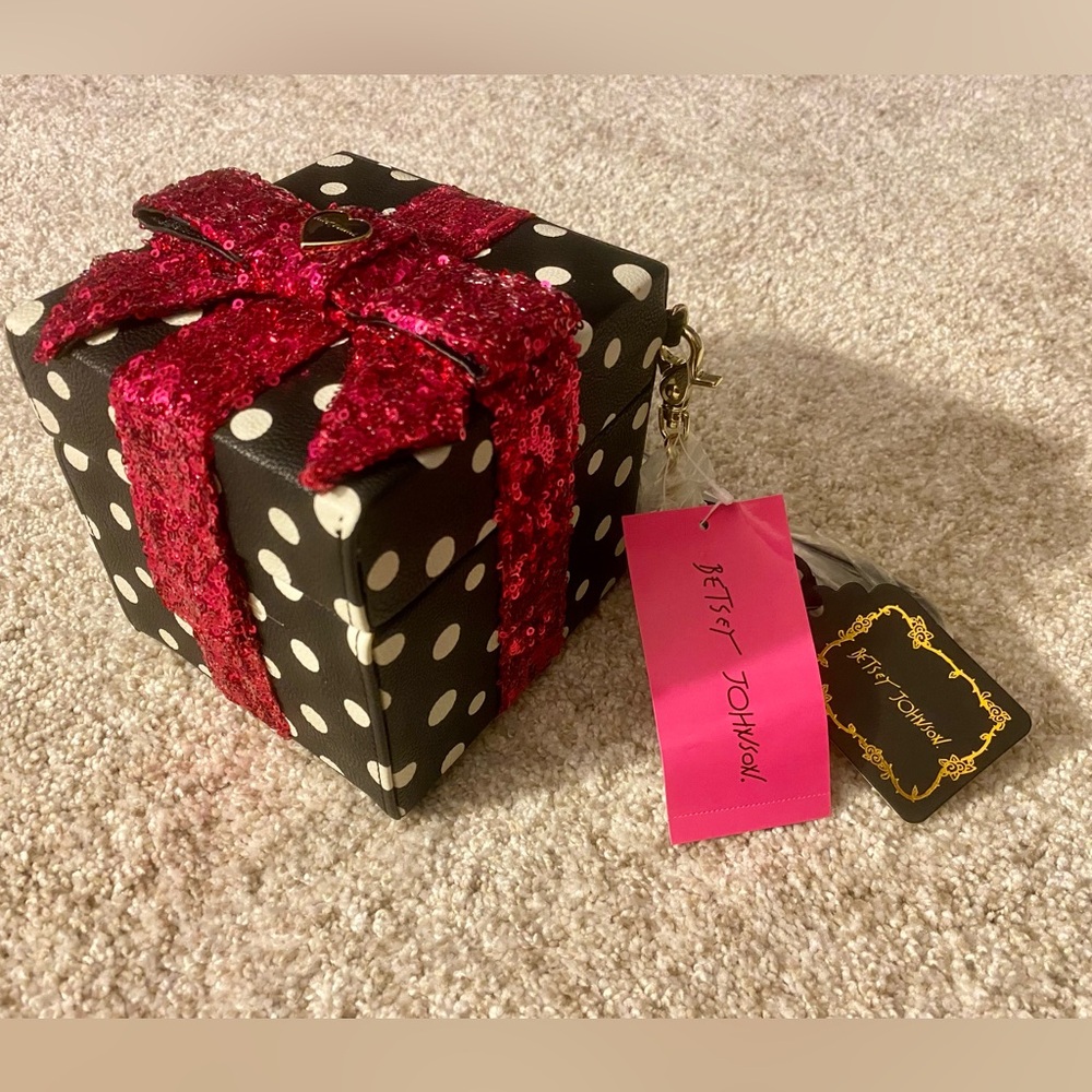 NWT Betsy Johnson Gift Box Purse (no. 2)